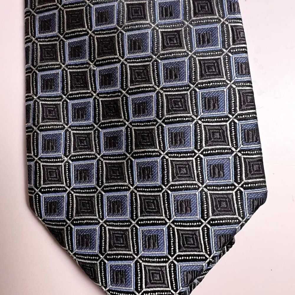 NWT JOS A Bank Men's necktie Signature Black & Blue Silk‎ Tie